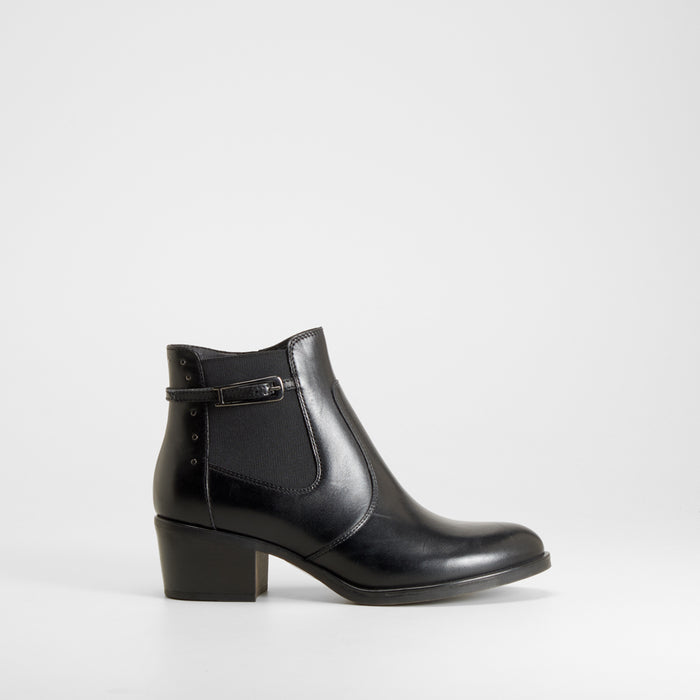 BotÃn tacón medio tachas negro FOSCO