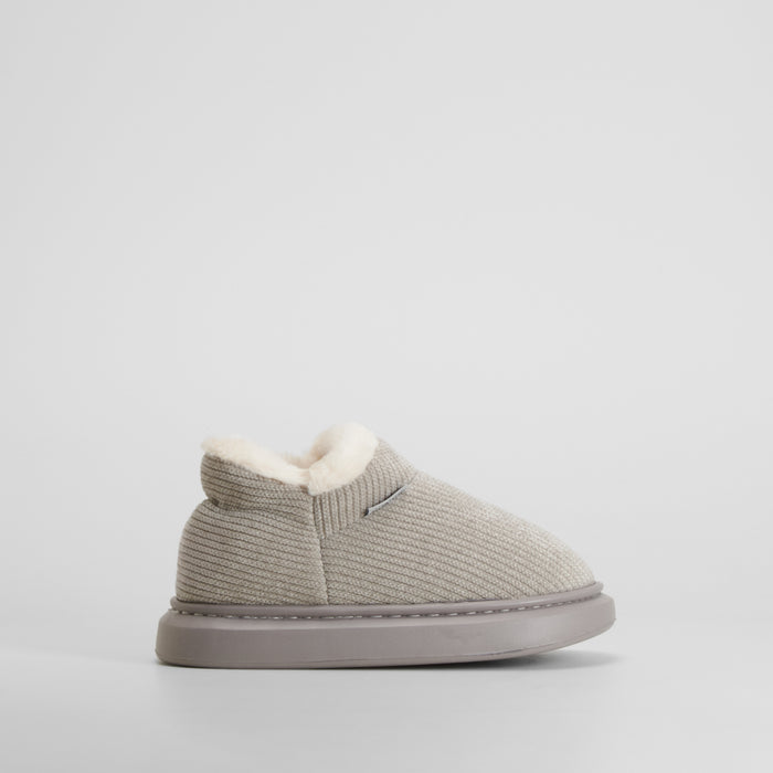 Zapatilla de casa botÃn punto gris OLYNE