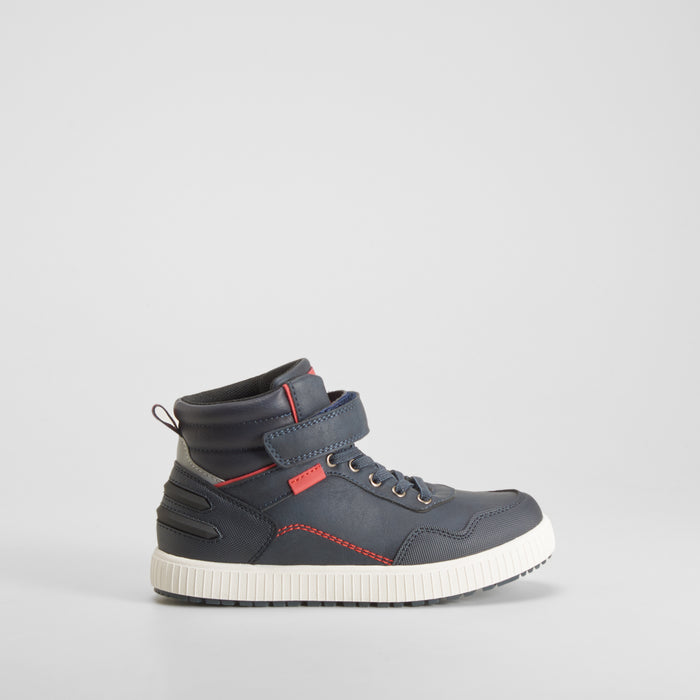Zapatilla alta con detalles azul SEVEN FIVE