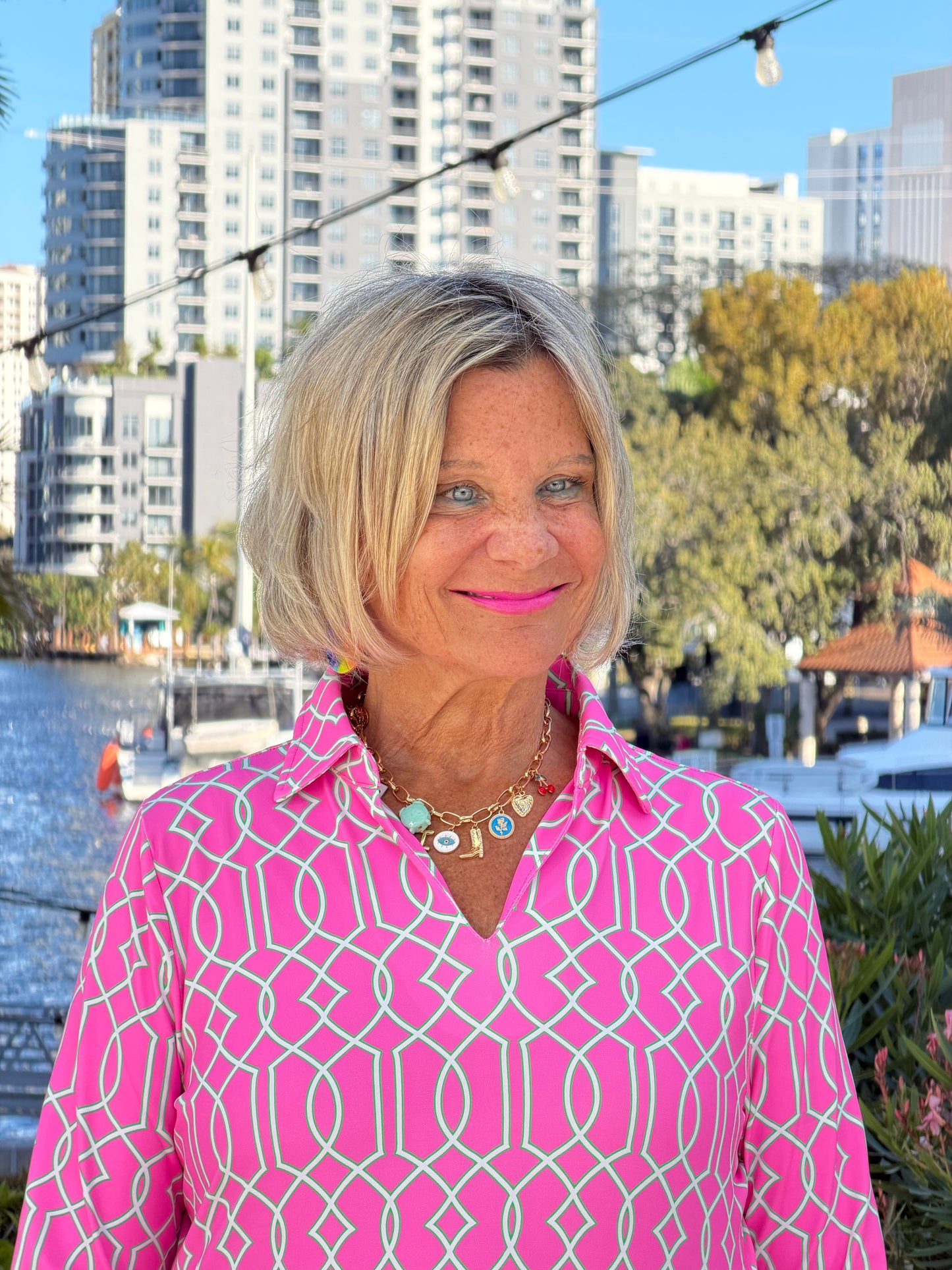 LULU B PALM BEACH LATTICE SLEEVE COLLAR TOP