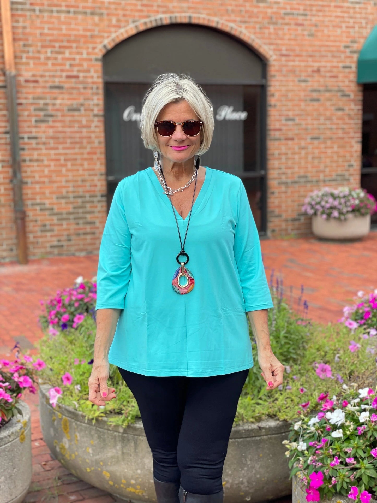 LULU-B SEA-FOAM TAILORED V SLEEVE TOP