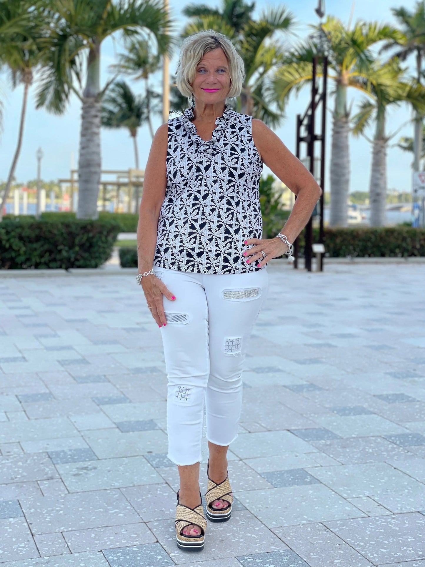 BLACK AND BEIGE SLEEVELESS RUFFLE