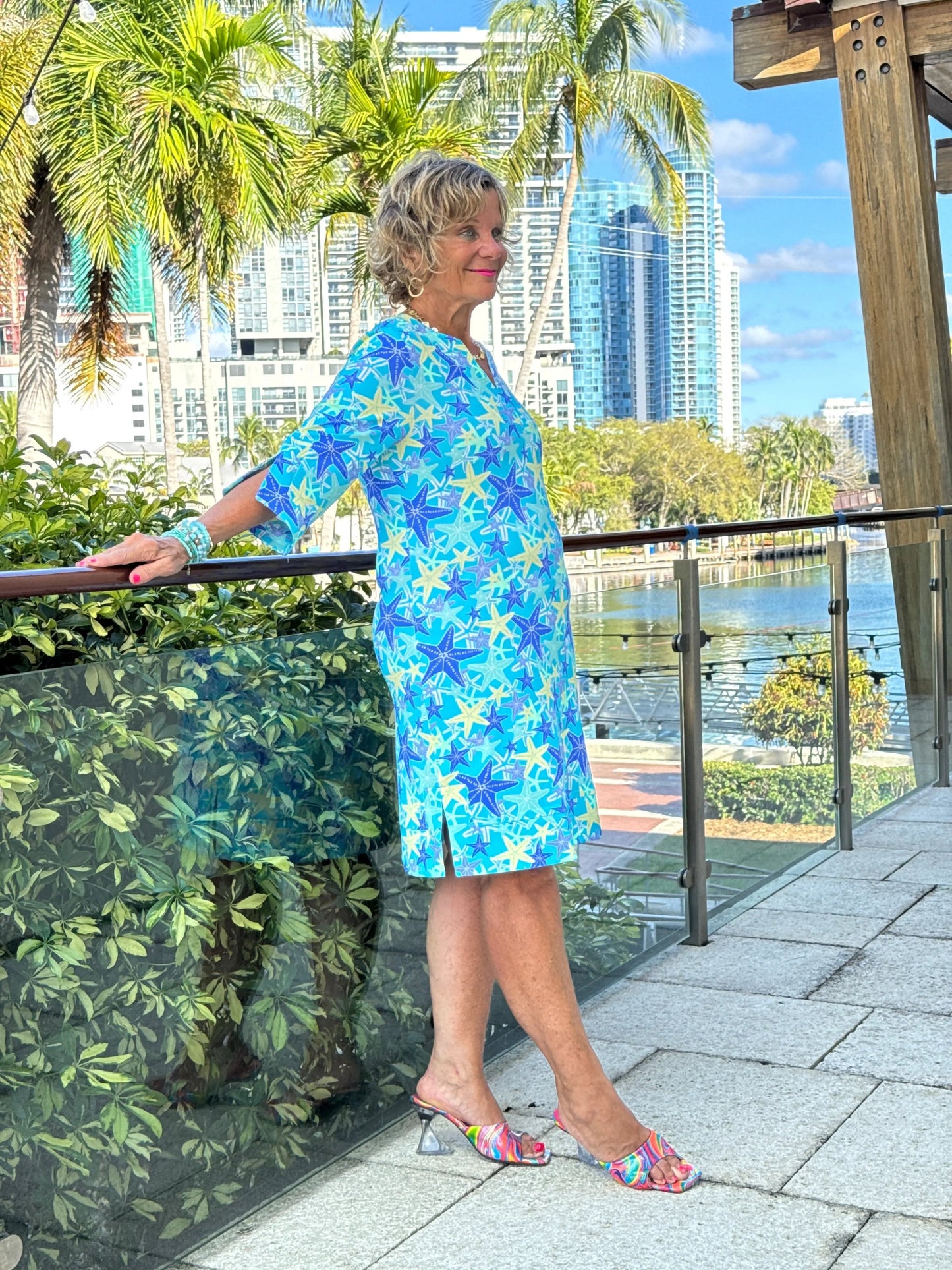 LULU B STARFISH SPLASH NOTCH SLEEVE DRESS