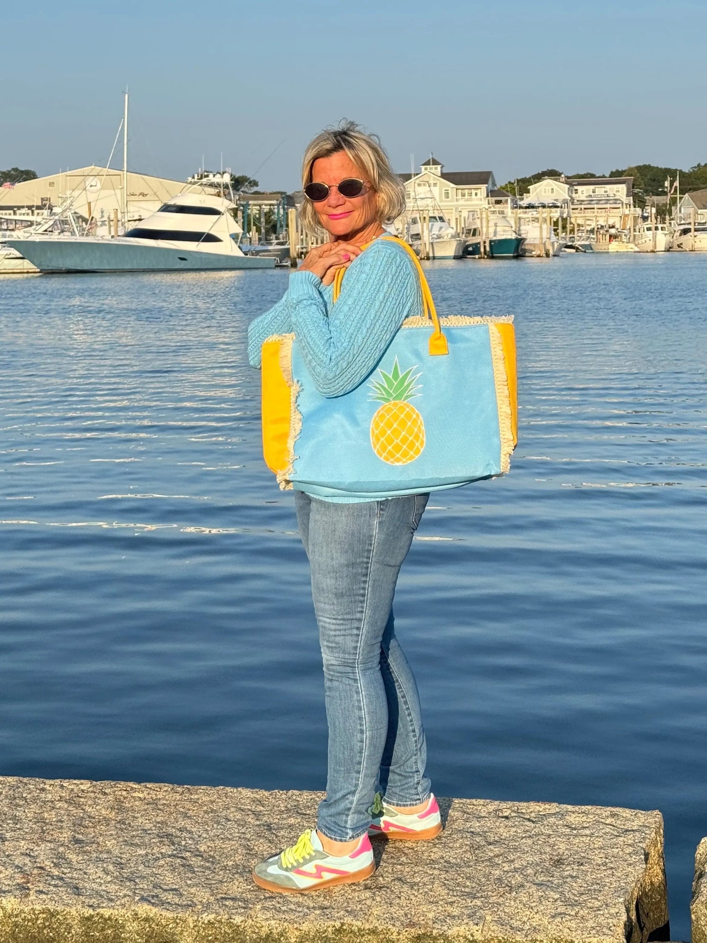 EMBROIDERED PINEAPPLE PATCH FRINGE TOTE BAG.