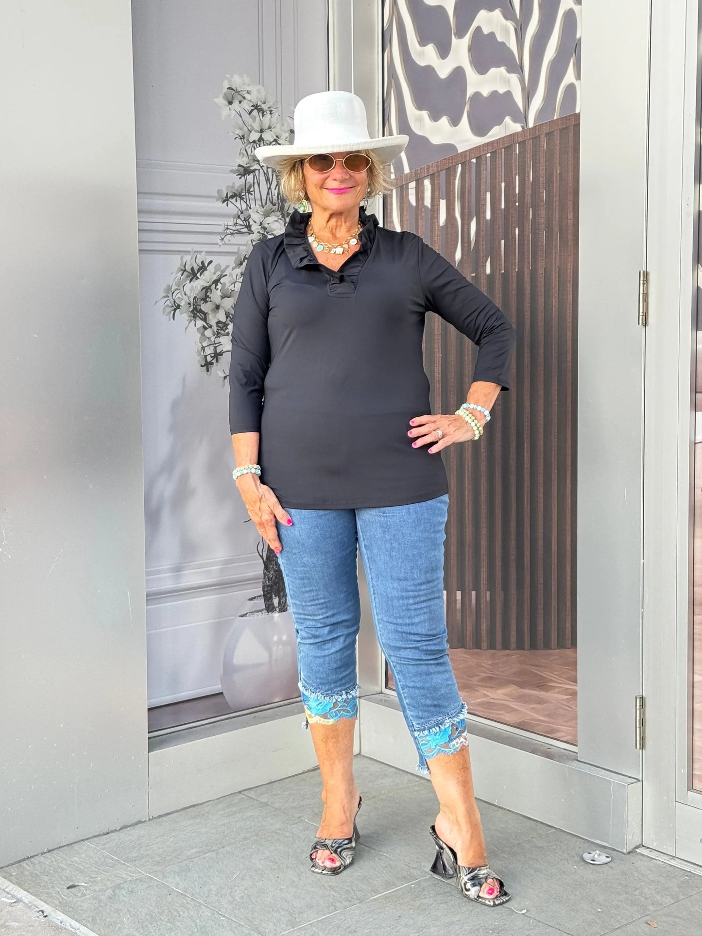 BLACK 3/25 SLEEVE RUFFLE TOP