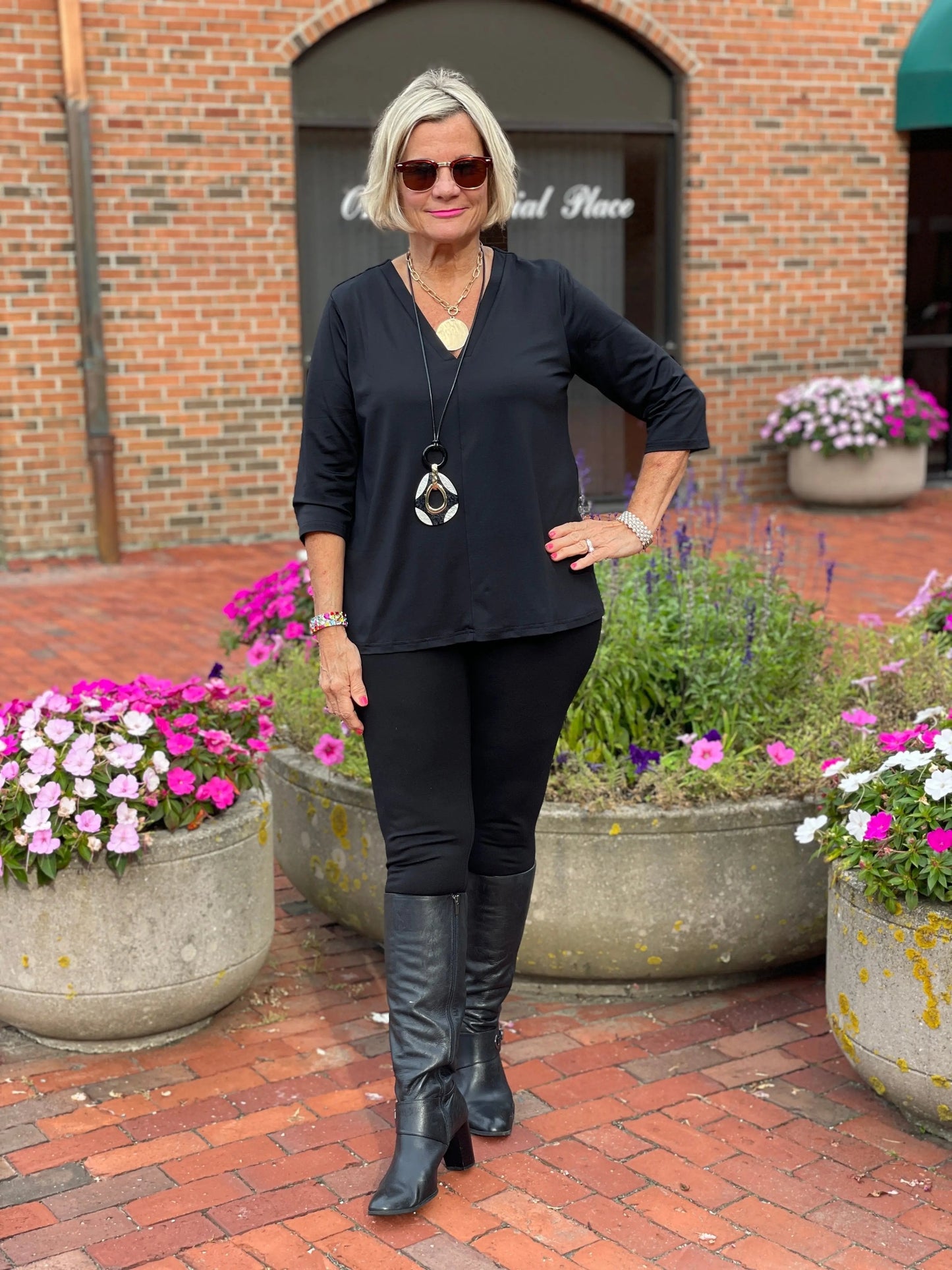 LULU-B BLACK TAILORED V SLEEVE