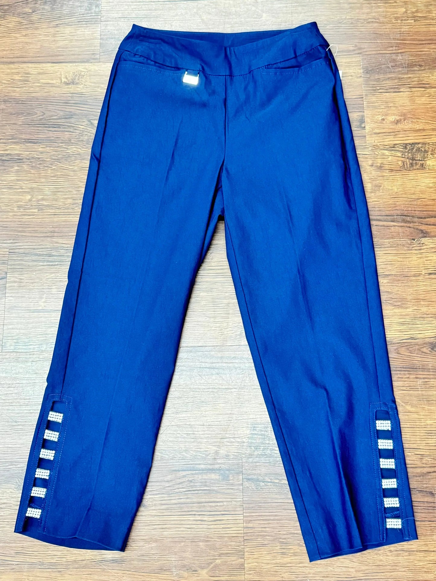 EMBELLISHED LATTICE CAPRI NAVY