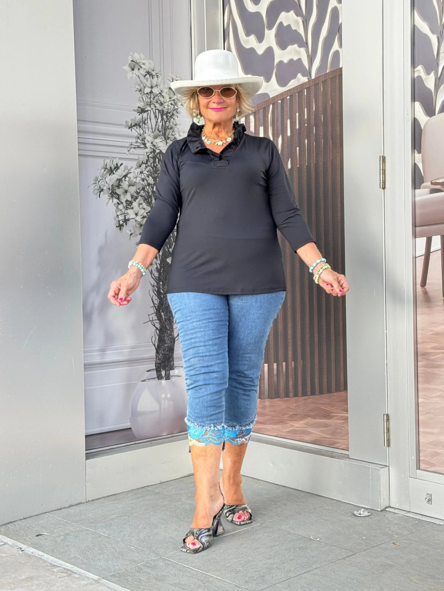 BLACK 3/25 SLEEVE RUFFLE TOP