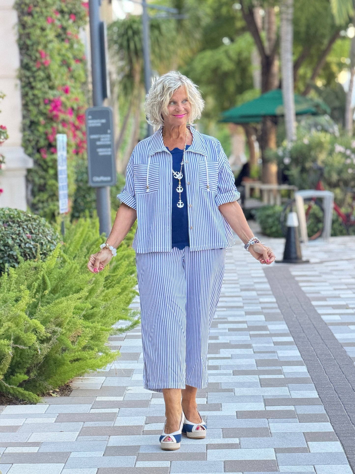 FRENCH RIVIERA NAVY SEERSUCK CAPRI