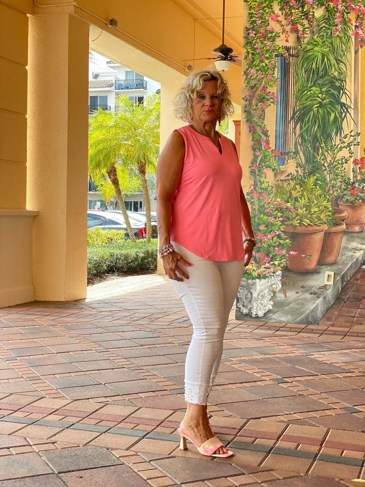 CORAL SLEEVELESS V-NECK TOP