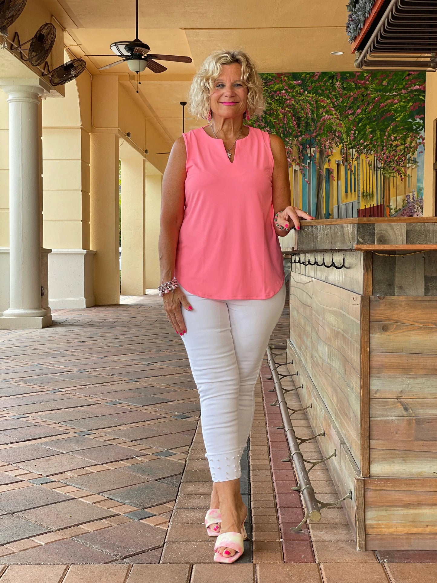 CORAL SLEEVELESS V-NECK TOP
