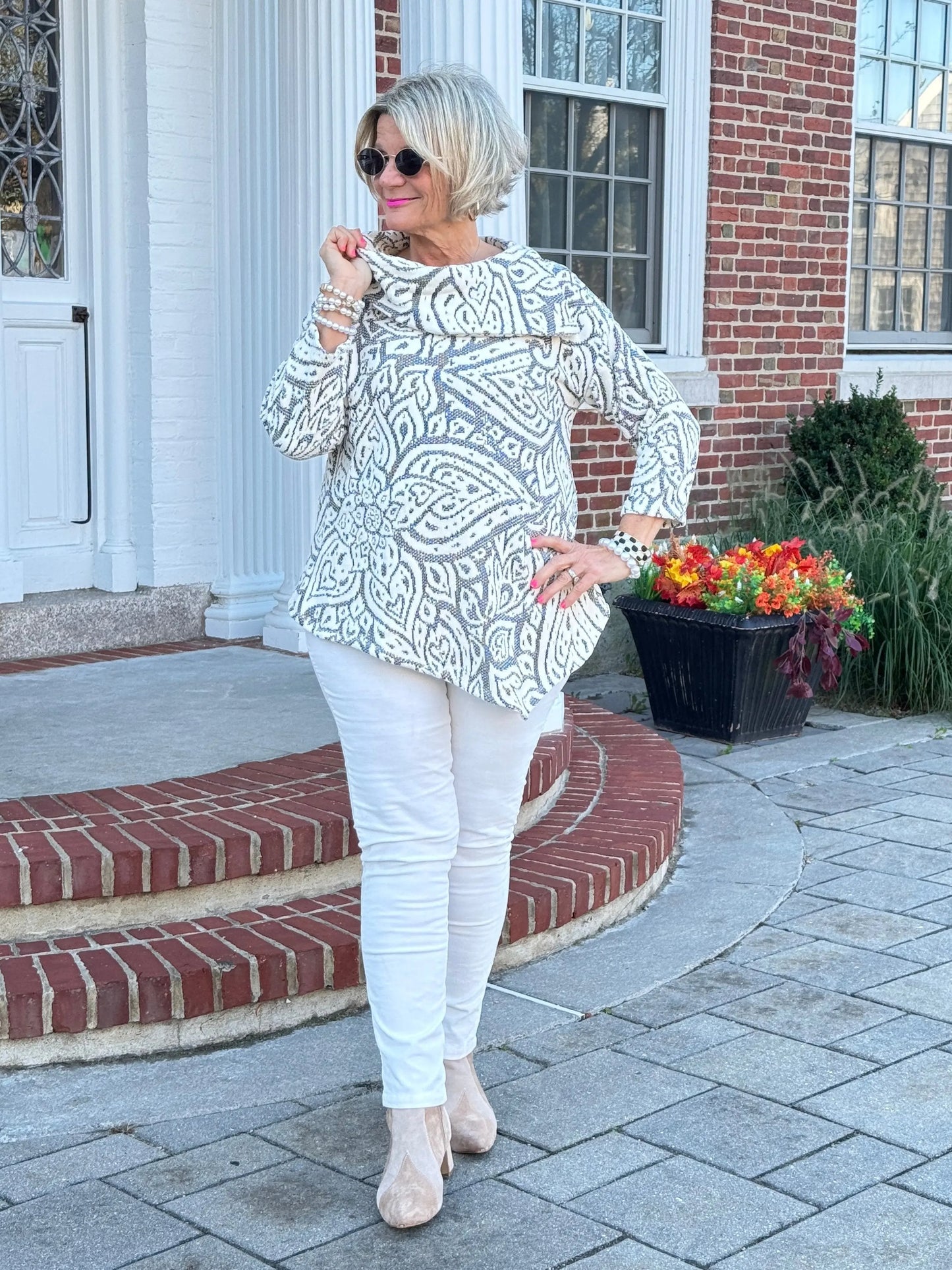 HOLIDAY IVORY JACQUARD TOP