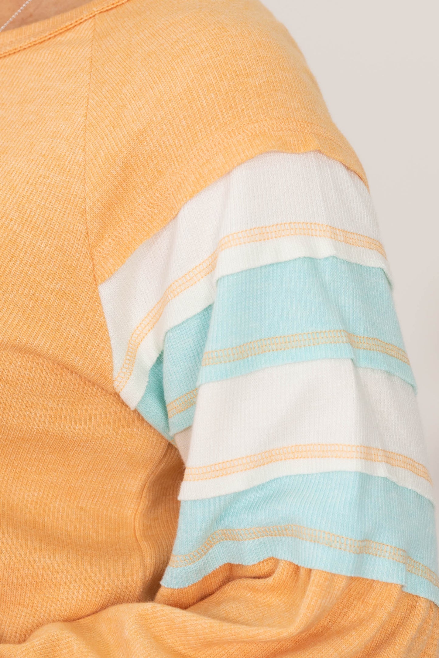 Colorblock Detail Balloon Sleeve Knit Top