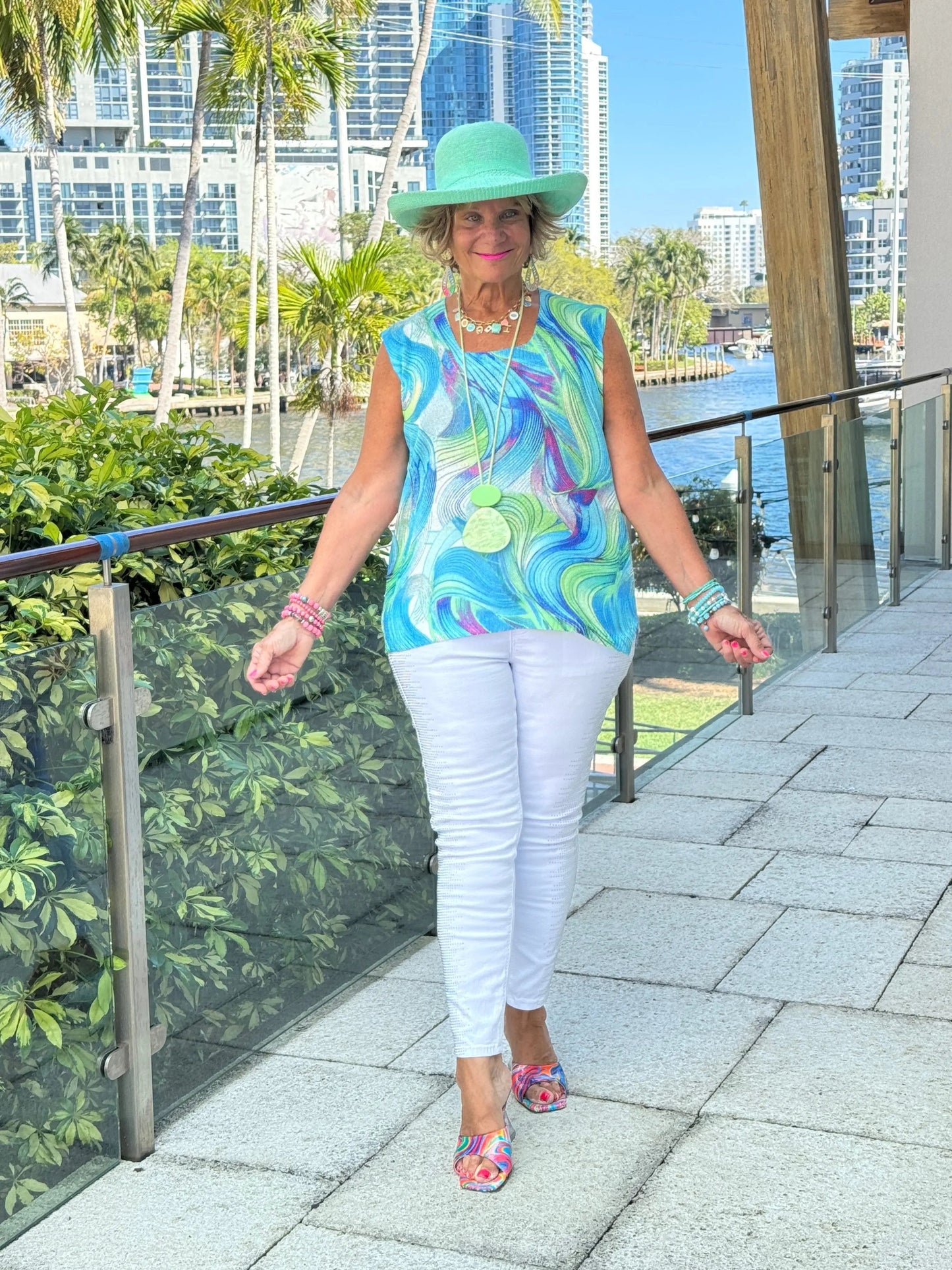 COLOR SPLASH TANK