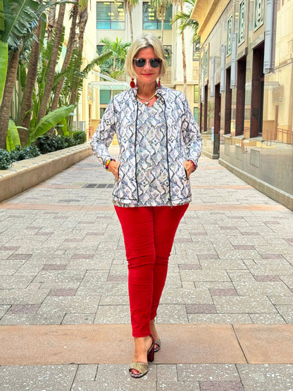 HOLIDAY WINTER WHITE V NECK TOP