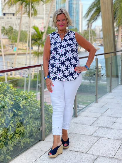 DAISY DAY SLEEVELESS V-NECK TOP