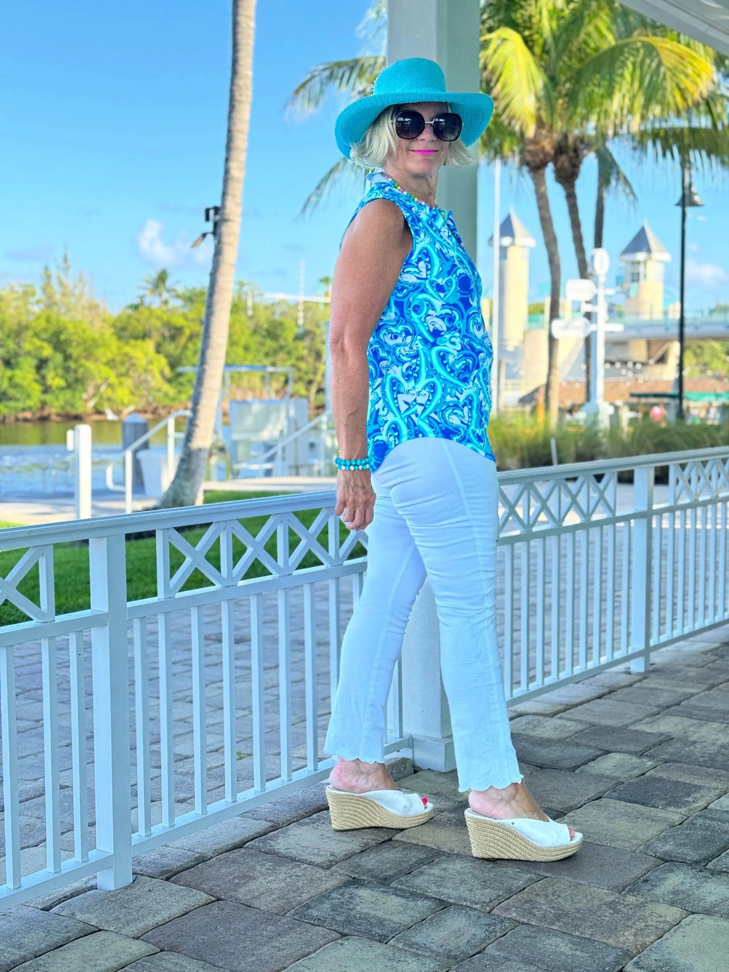 BLUE DREAMING HEARTS SLEEVELESS V NECK