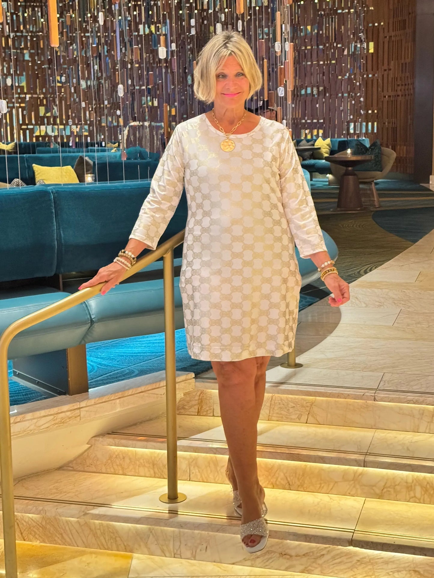 Lulu B GOLD AND WHITE SLEEVE DRESS