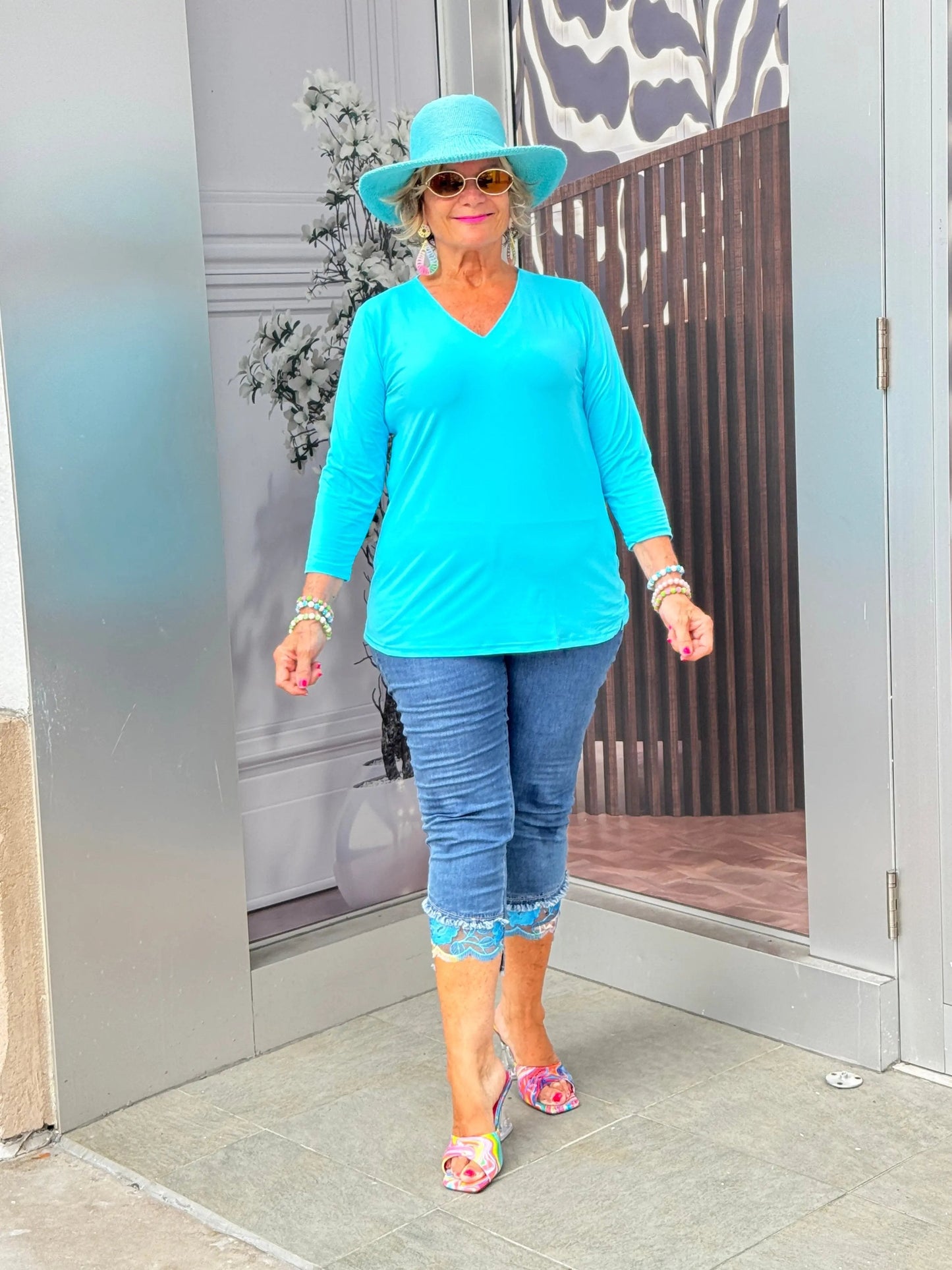 LULU-B AQUA V NECK TOP