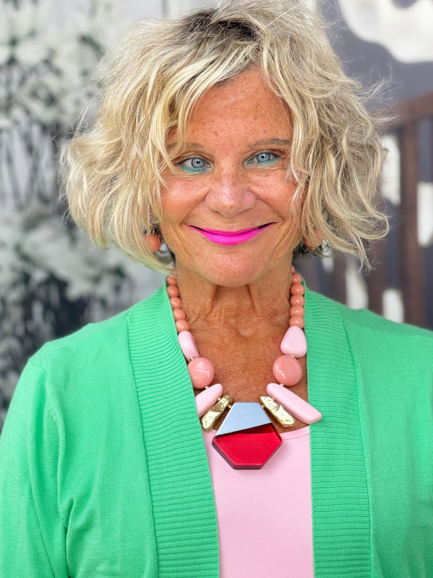 BLUSH STATEMENT NECKLACE