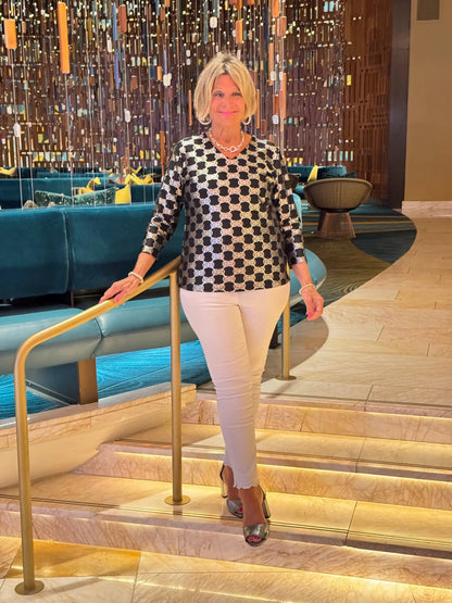 LULU-B BLACK AND SILVER V NECK TOP