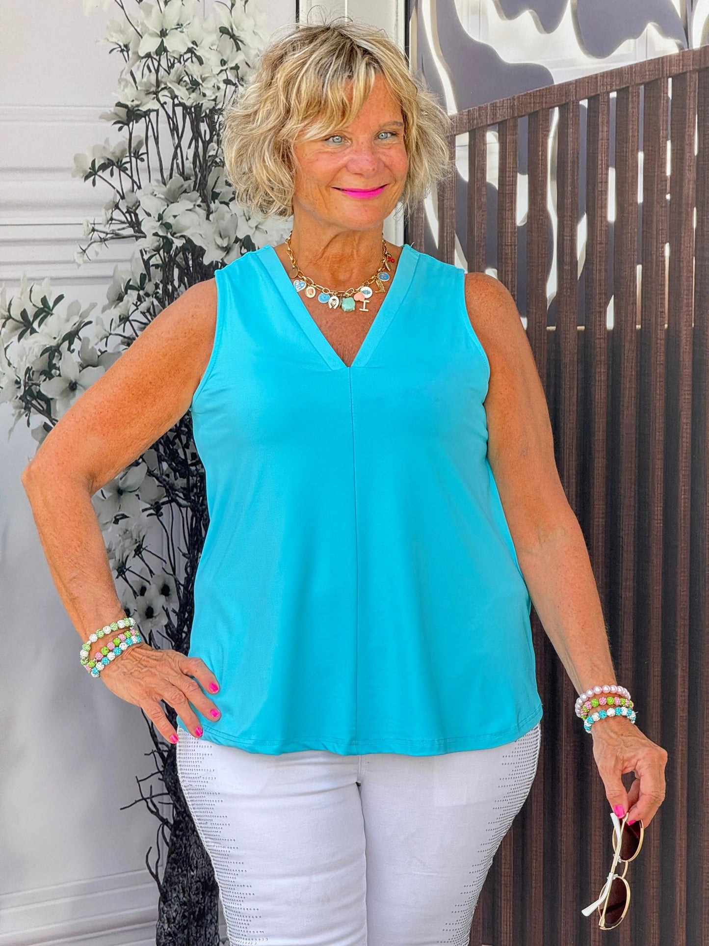 LULU-B AQUA TAILORED V TOP