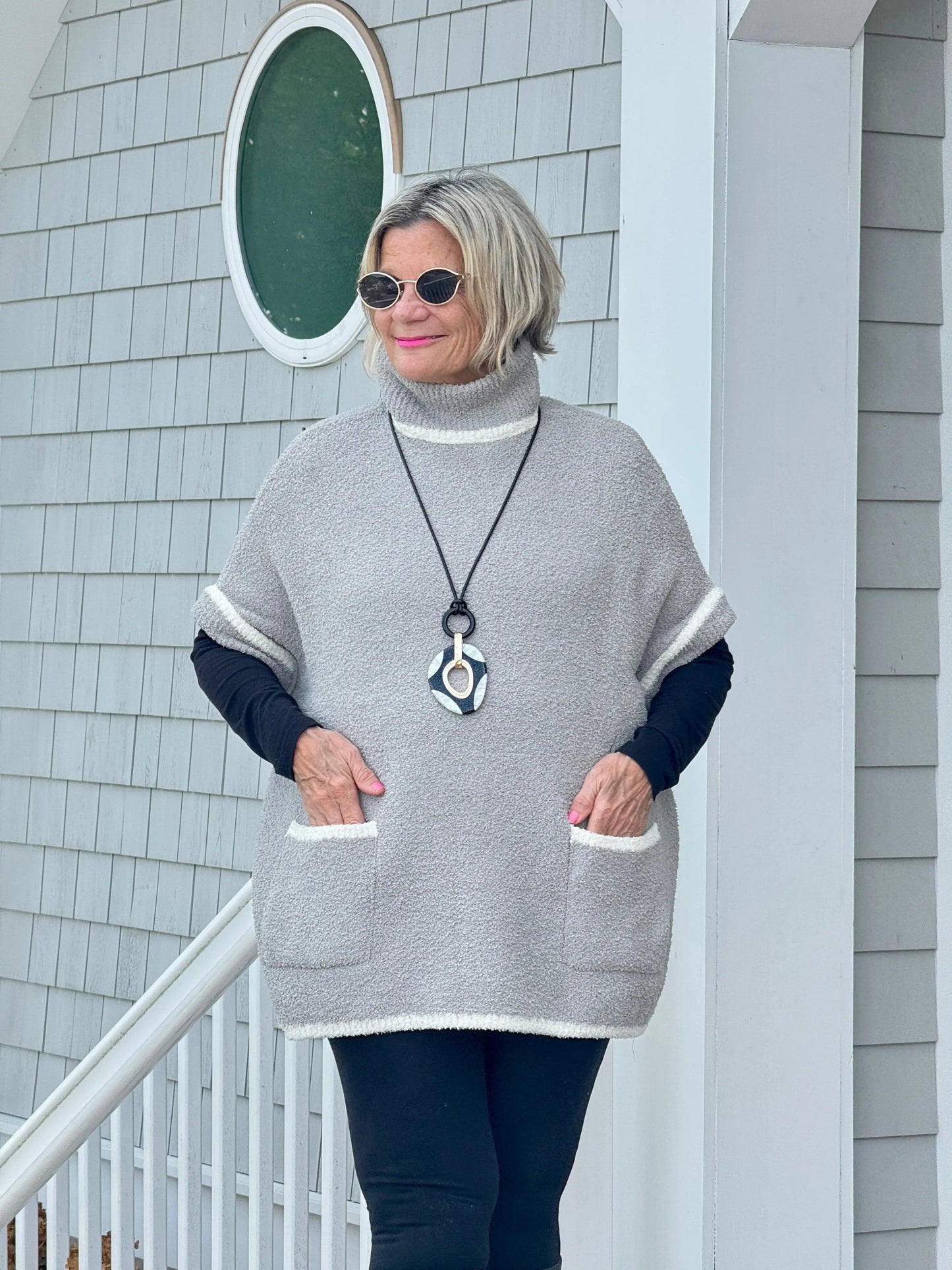 Colored Edge Solid Sleeveless Pocket Sweater Gray