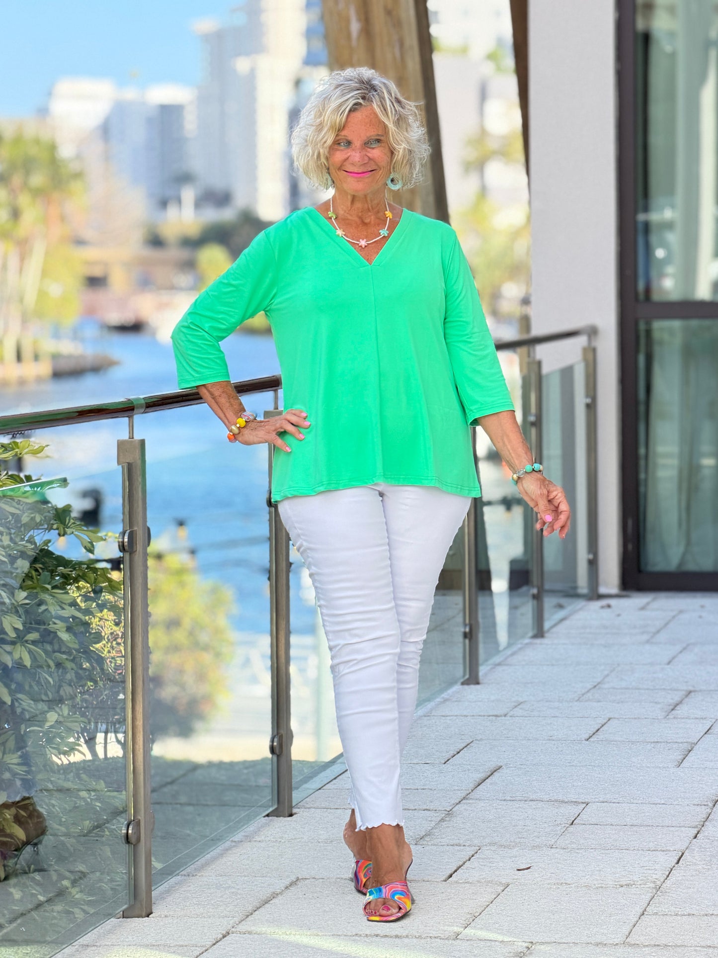 COASTAL GREEN TAILORED SLEEVE V TOP