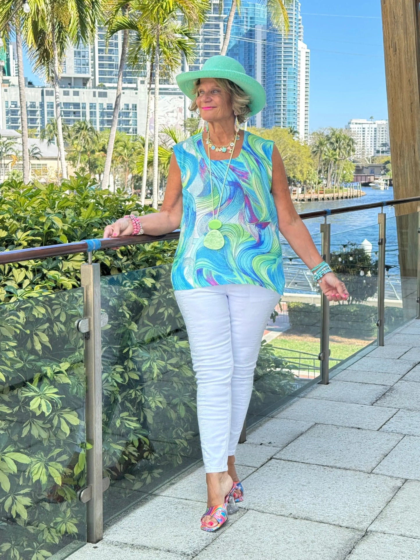 COLOR SPLASH TANK