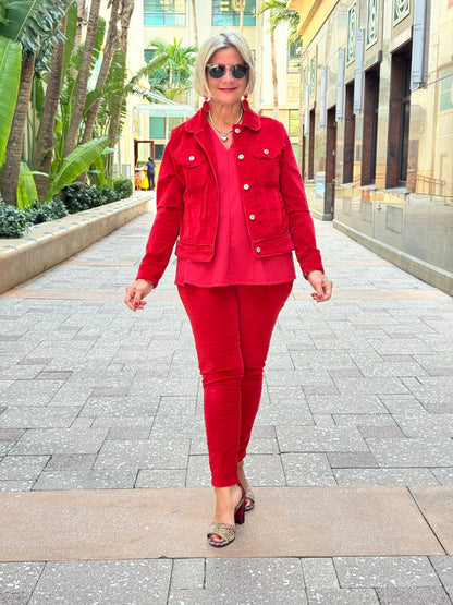HOLIDAY RED SLEEVELESS TAILORED V TOP