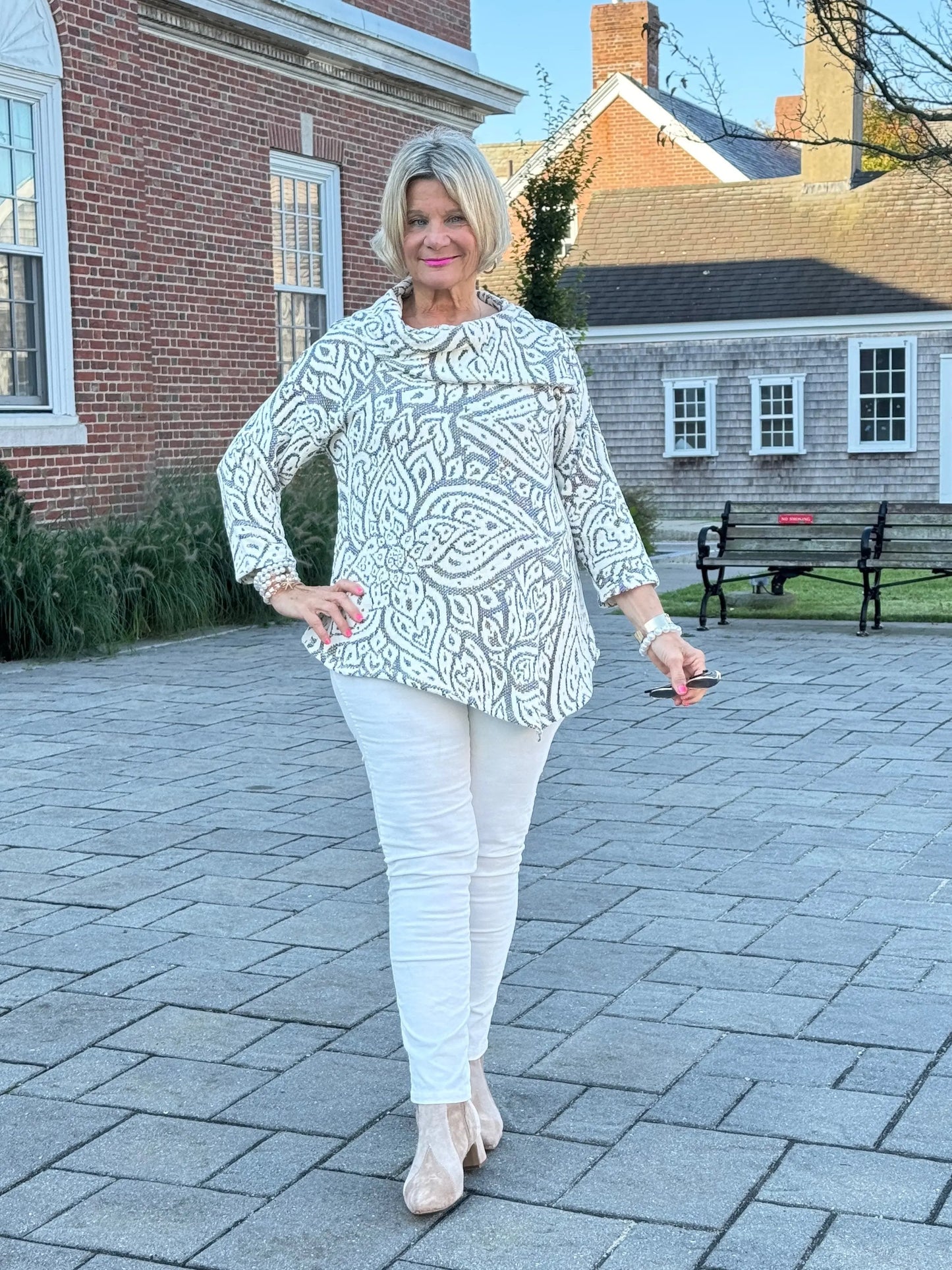 HOLIDAY IVORY JACQUARD TOP