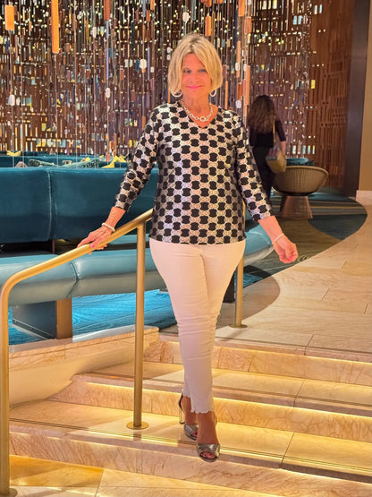 LULU-B BLACK AND SILVER V NECK TOP