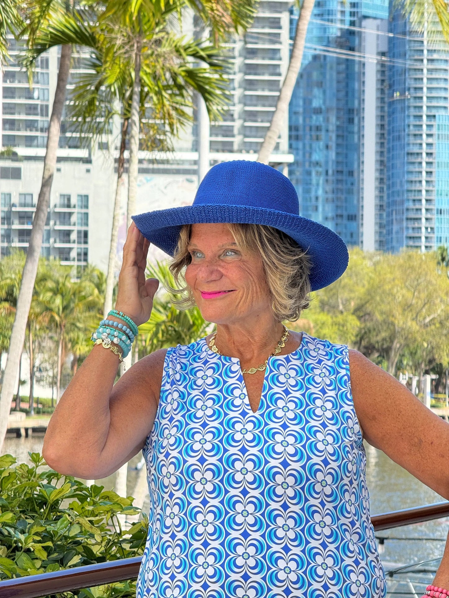 LULU B COASTAL BLOOM SLEEVELESS V NECK TOP