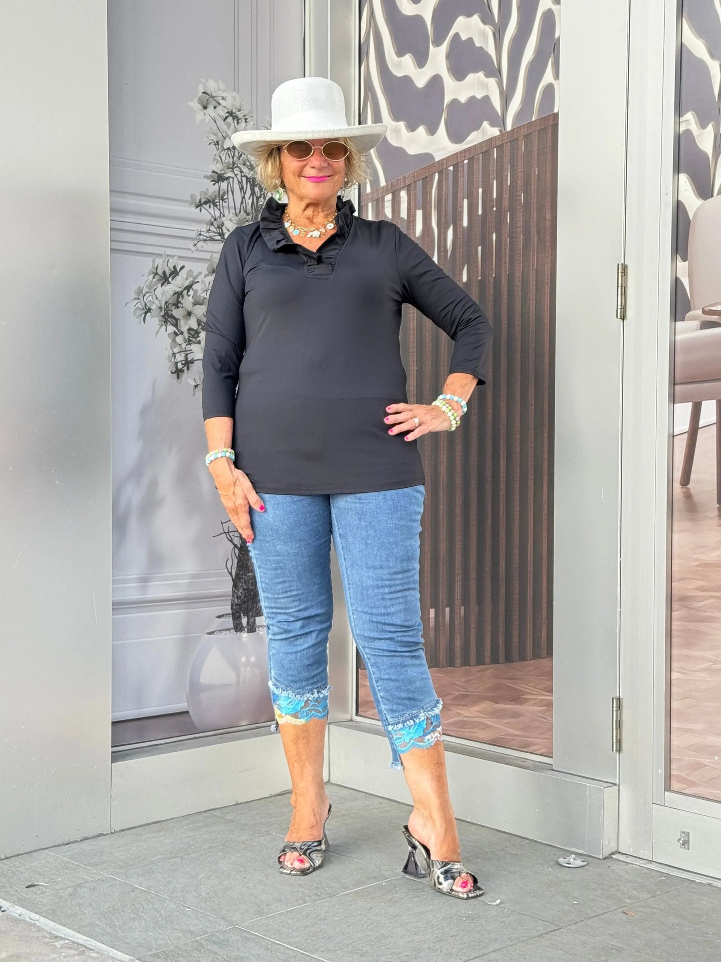 BLACK 3/25 SLEEVE RUFFLE TOP