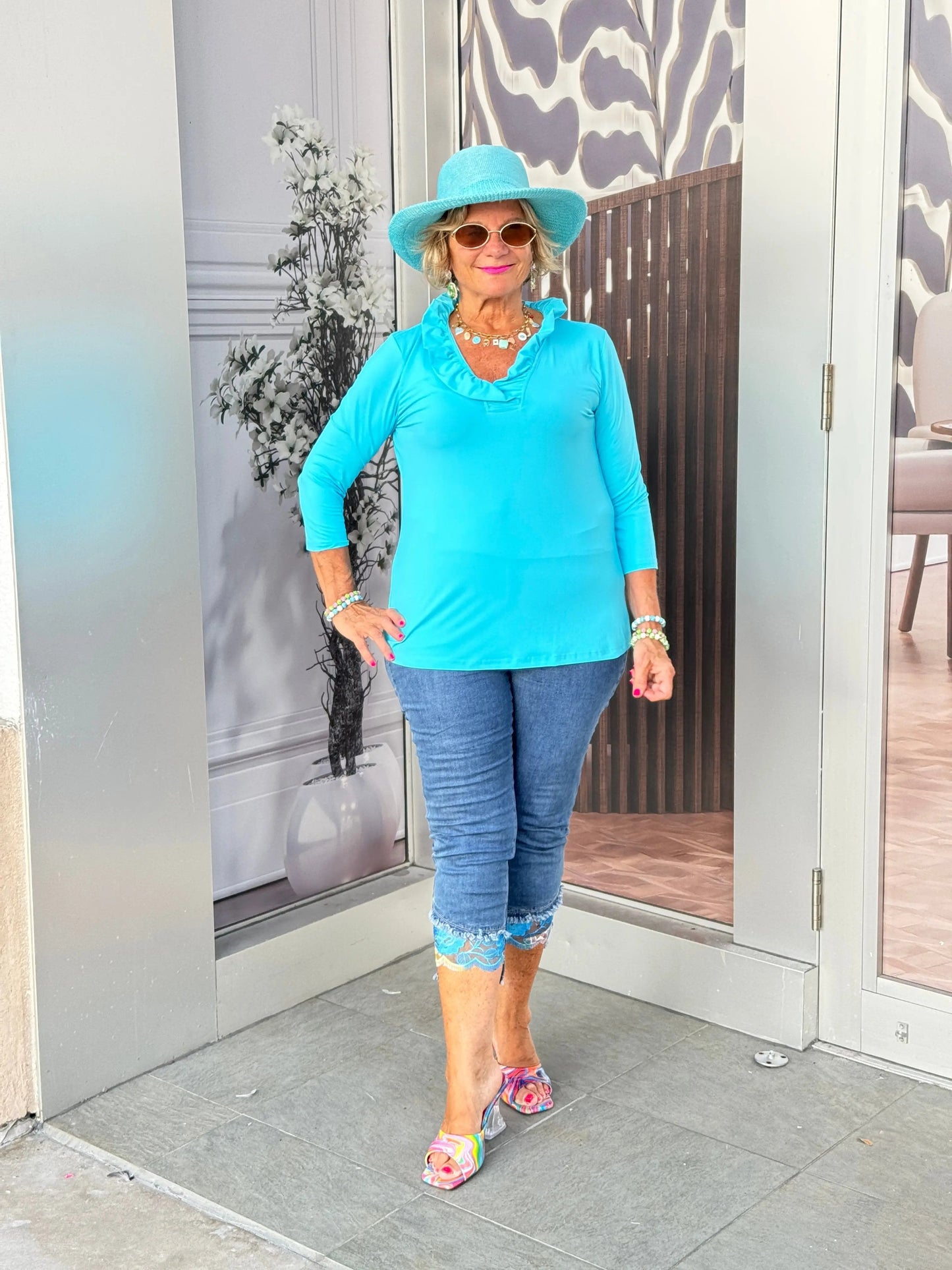 AQUA 3/25 SLEEVE RUFFLE TOP