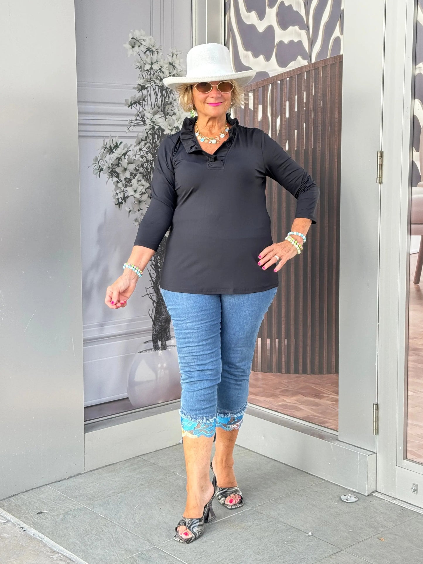 BLACK 3/25 SLEEVE RUFFLE TOP
