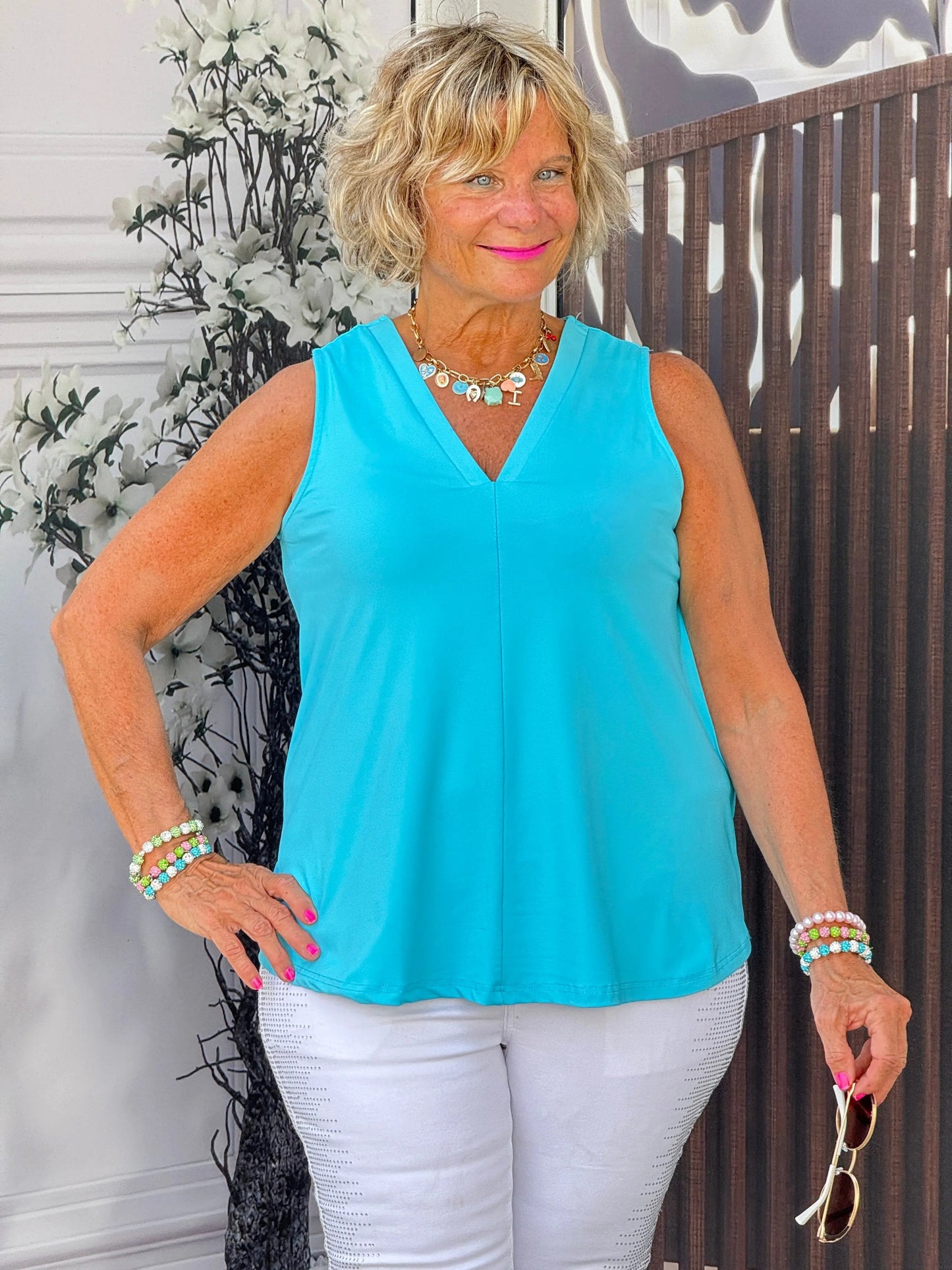 LULU-B AQUA TAILORED V TOP