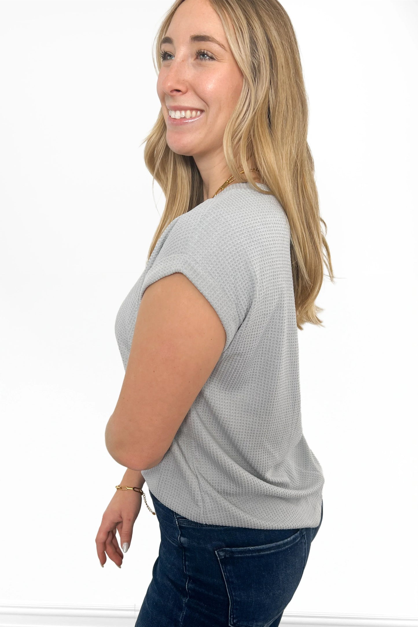 Women's Relaxed Waffle Knit V-Neck Short Sleeve Top
