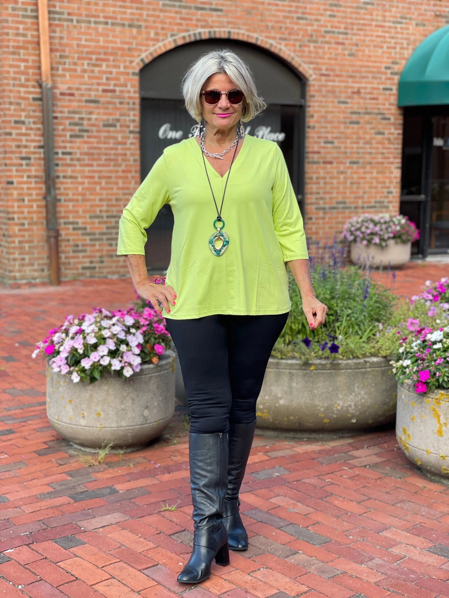 LULU-B LIME TAILORED V TOP