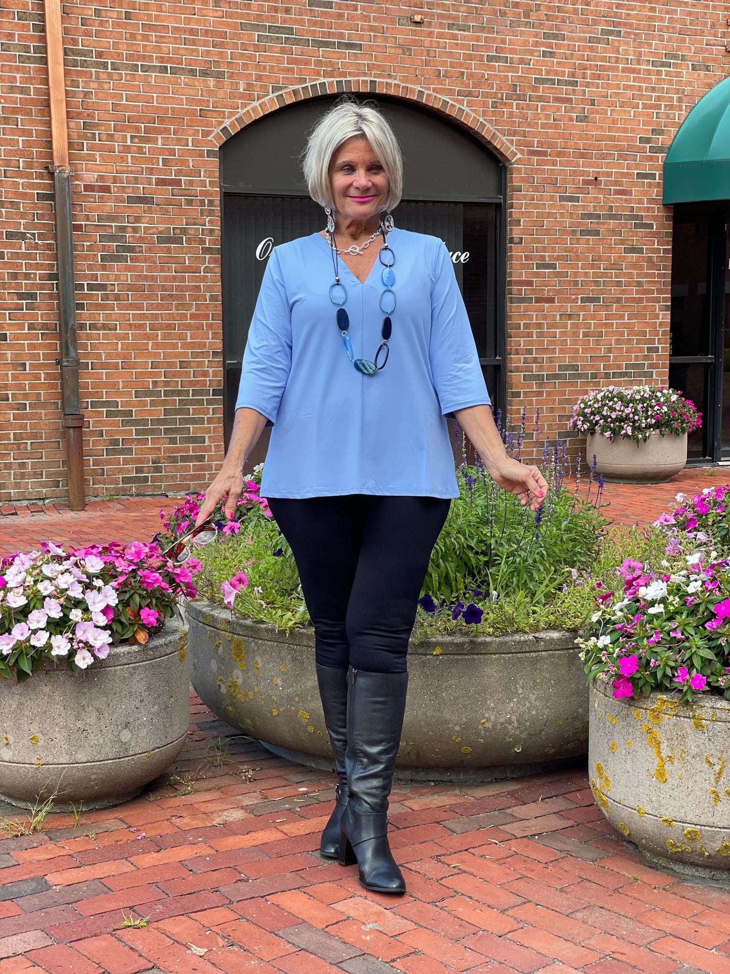 LULU-B POWDER PERRI TAILORED V SLEEVE TOP