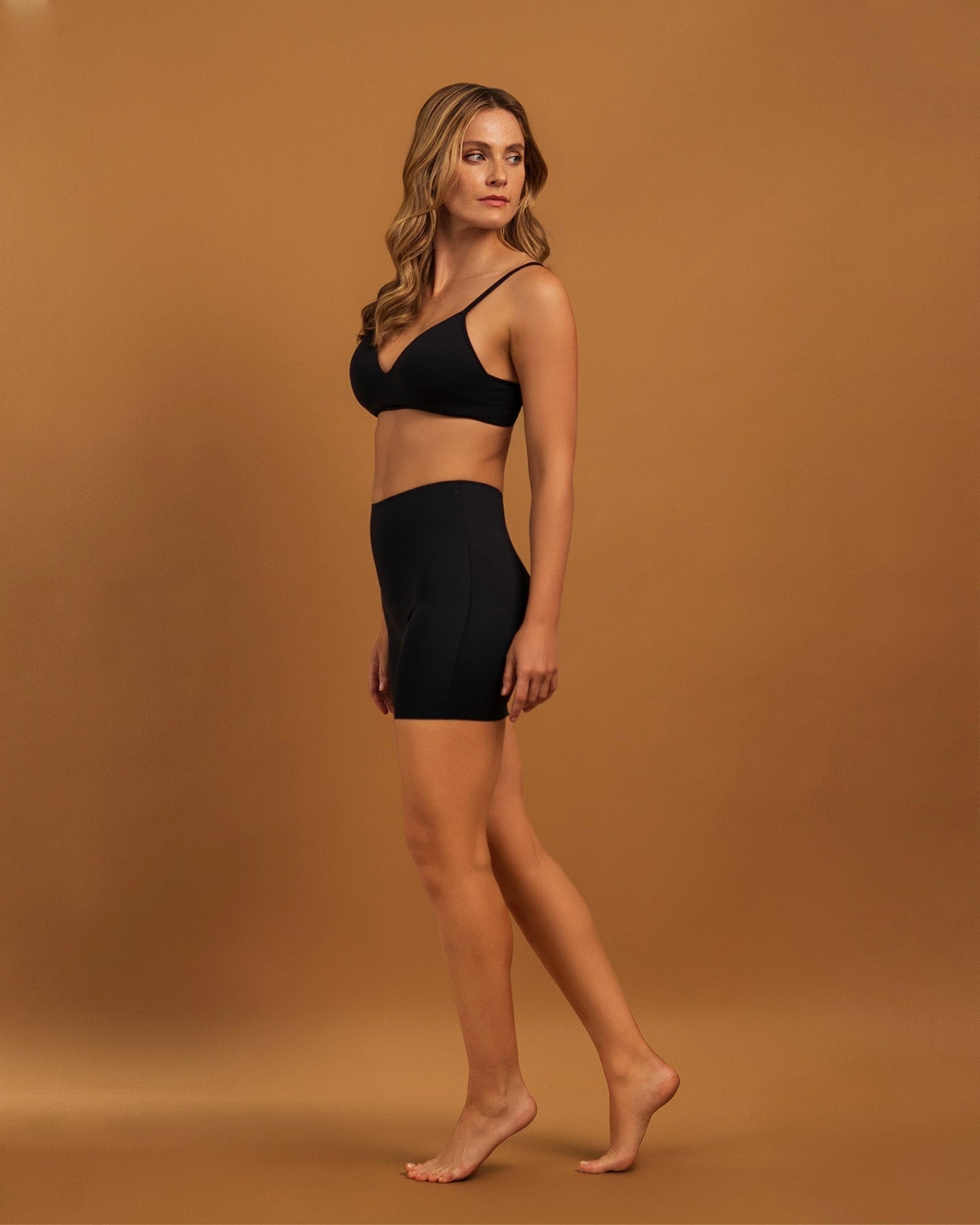 LAYER ZERO SEAMLESS SHAPING NYLON SHORT