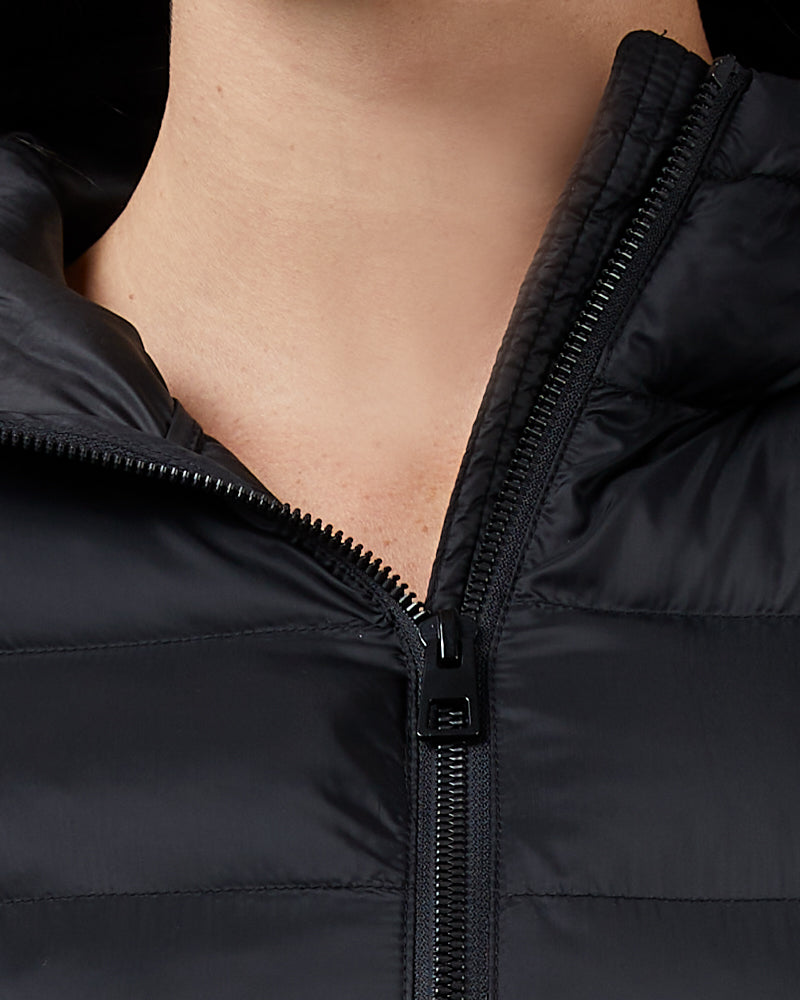 WOMEN'S LIGHTWEIGHT PACKABLE HOODED JACKET