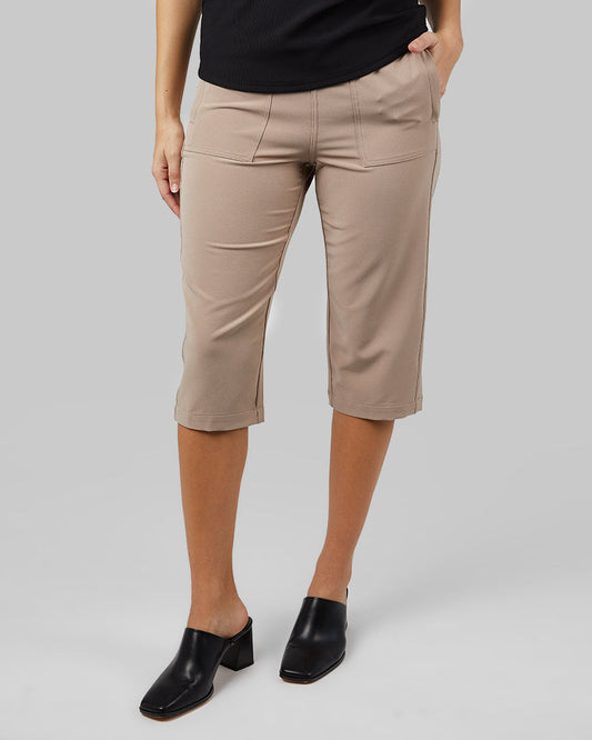 WOMEN'S STRETCH WOVEN CAPRI