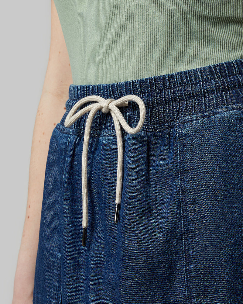 WOMEN'S FEATHERWEIGHT DENIM SKORT
