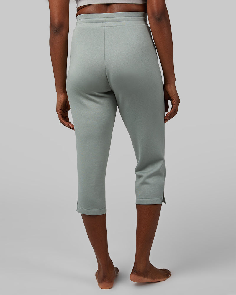 WOMEN'S STUDIO TECH CAPRI
