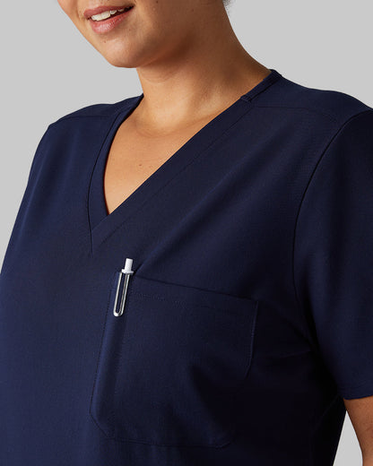 WOMEN'S CHEST POCKET V-NECK SCRUB TOP