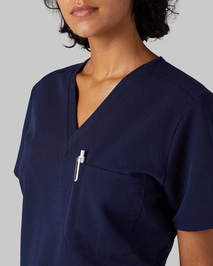WOMEN'S CHEST POCKET V-NECK SCRUB TOP