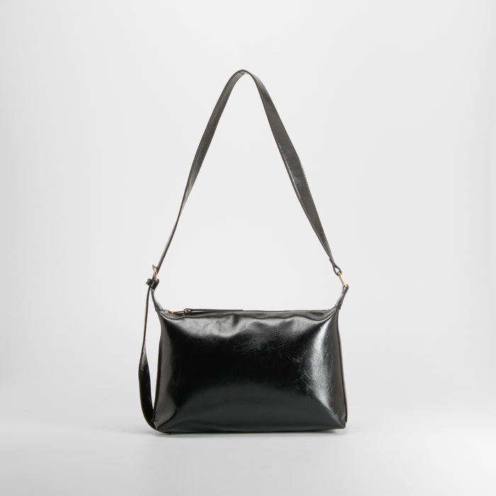 Bolso bandolera acabado brillo negro PICCOLA PIU