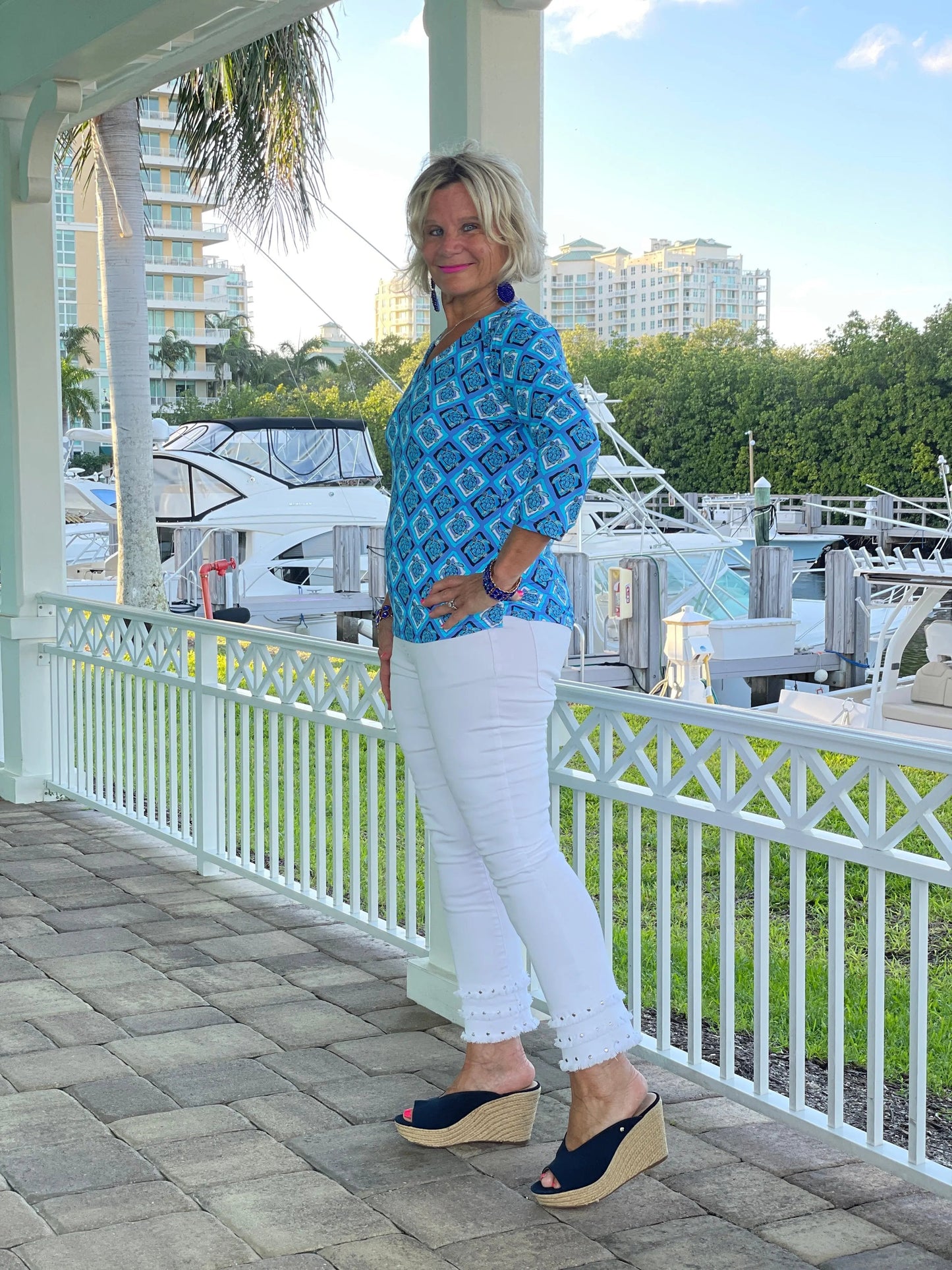 BAHAMA BLUE TURTLE V NECK