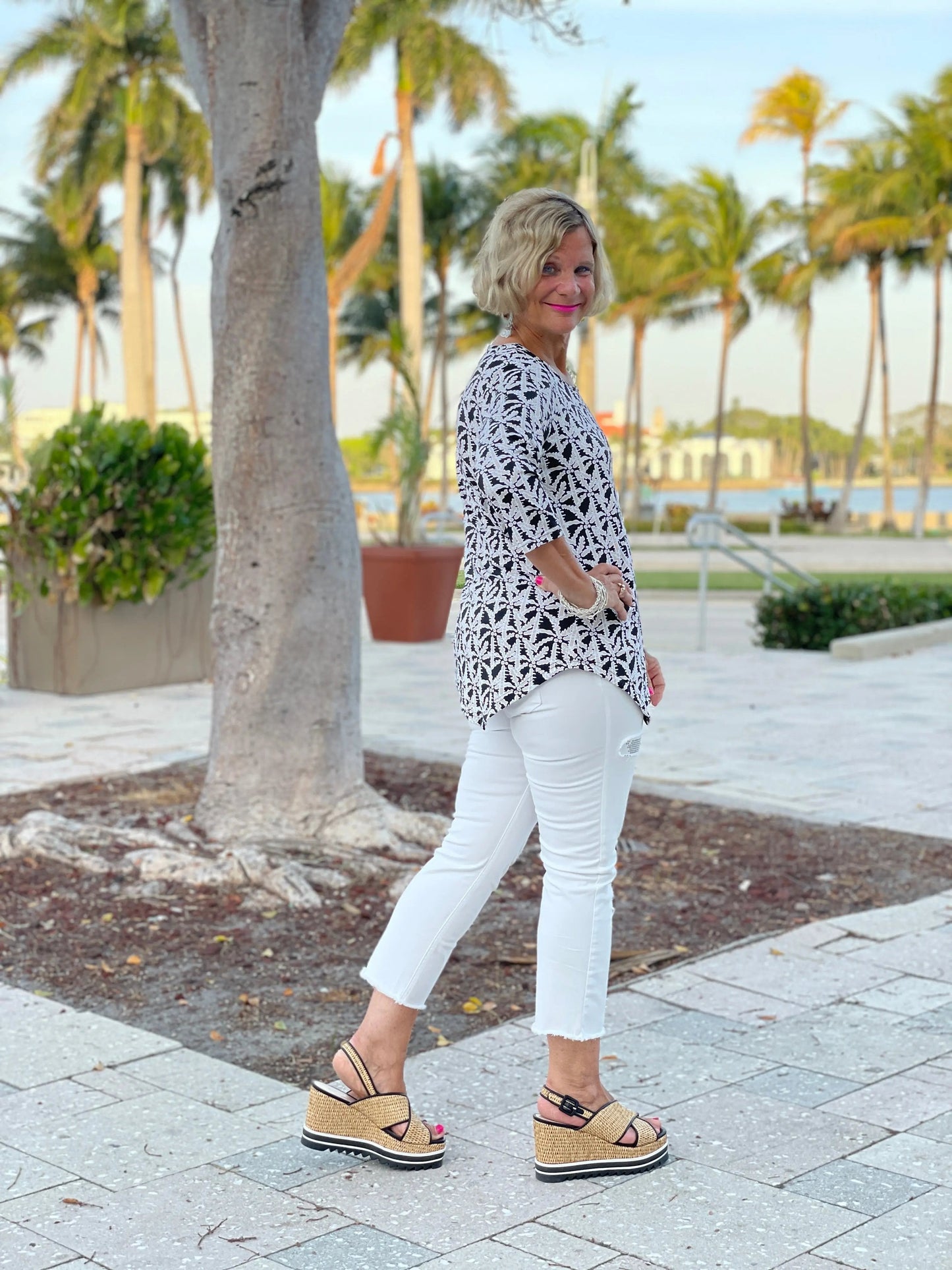 BLACK AND BEIGE ASYMMETRIC TOP